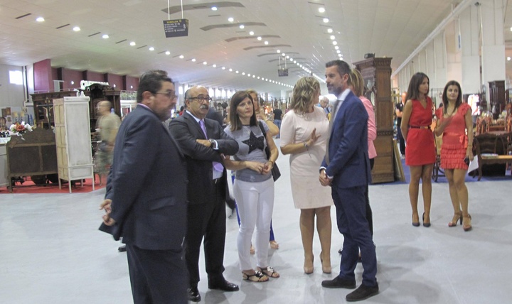 La directora general de Comercio inaugura la feria Desembalaje de Antigüedades en Ifepa