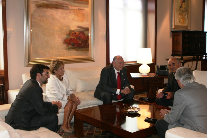 Garre recibe al presidente de la Real e Ilustre Archicofradía de Nuestra Señora del Rosario (Paso Blanco) de Lorca