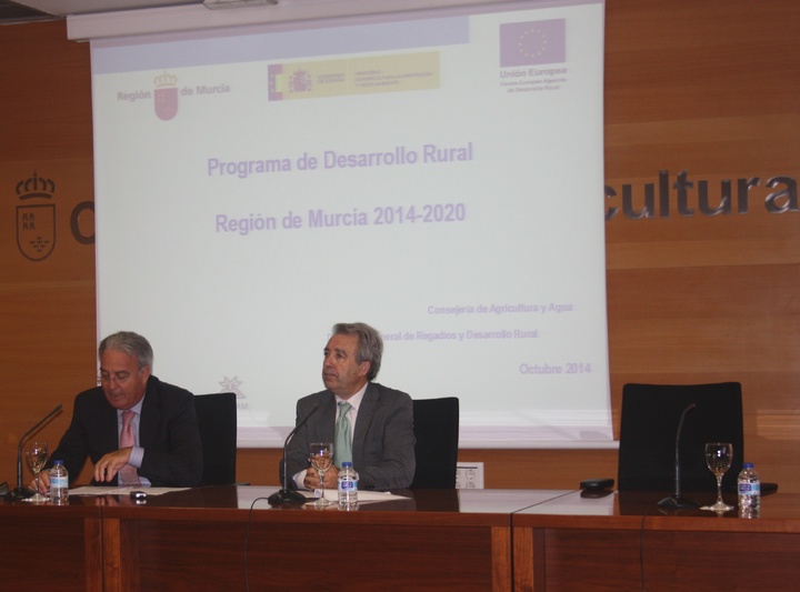 El director territorial de Cajamar en Murcia, Bartolomé Viudez, y el consejero de Agricultura y Agua, Antonio Cerdá.