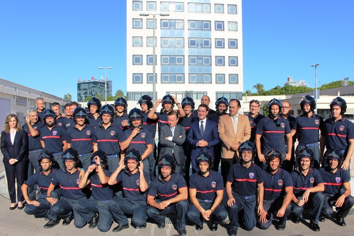 Entrega de cascos a nuevos bomberos conductores del Consorcio de Extinción de Incendios y Salvamento 2