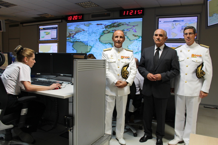 El presidente Alberto Garre durante su visita al Arsenal Militar de Cartagena y Cuartel General de la Fuerza de Acción Marítima-I