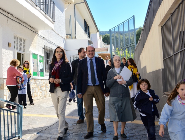 Visita del Consejero de Educación al Colegio Cristo Crucificado