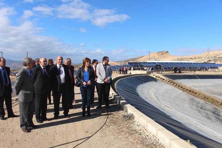 El presidente de la Comunidad, Alberto Garre, inaugura las instalaciones de energía solar fotovoltaica para el suministro eléctrico de bombeo de agua de la Comunidad de Regantes de Campotejar