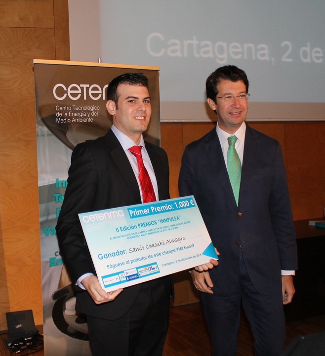 Juan Carlos Ruiz entrega el primer premio Innpulsa a Samir Chaouki