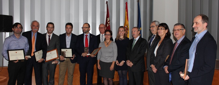 El consejero de Economía y Hacienda, Francisco Martínez Asensio, que entregó hoy los Premios a la Innovación y a las Buenas Prácticas en la Comunidad Autónoma de la Región, junto a los premiados y miembros del jurado