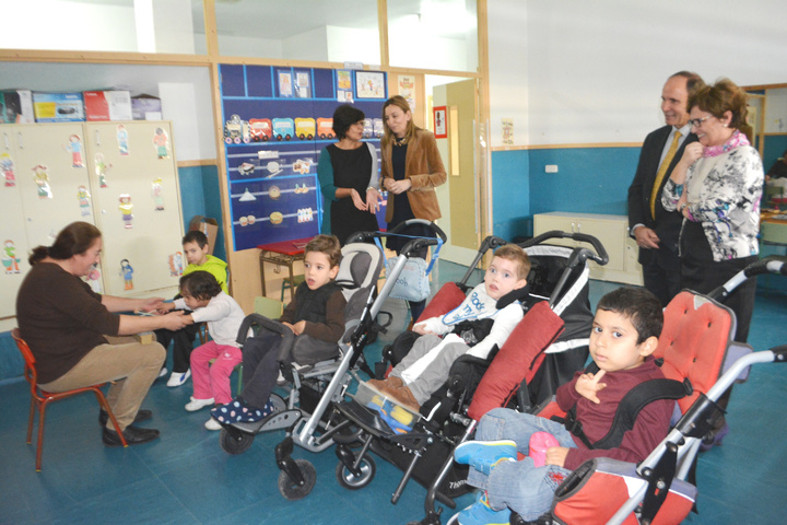 Visita al Centro Publico de Educación Especial 'Pérez Urruti'