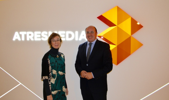 Pedro Antonio Sánchez se reunió hoy con la directora de la fundación ATRESMEDIA