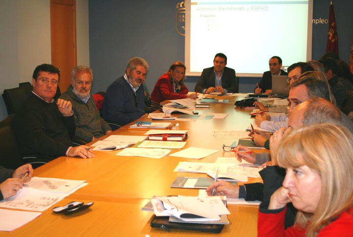 Encuentro de trabajo con directores y docentes de los centros de Educación para Personas Adultas.