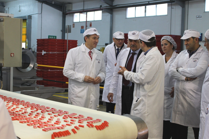 Garre visita la empresa Golosinas Fini 2
