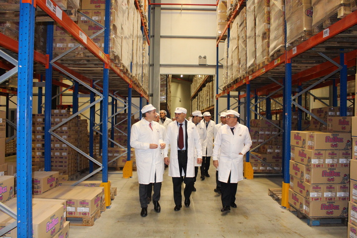 Garre visita la empresa Golosinas Fini 3