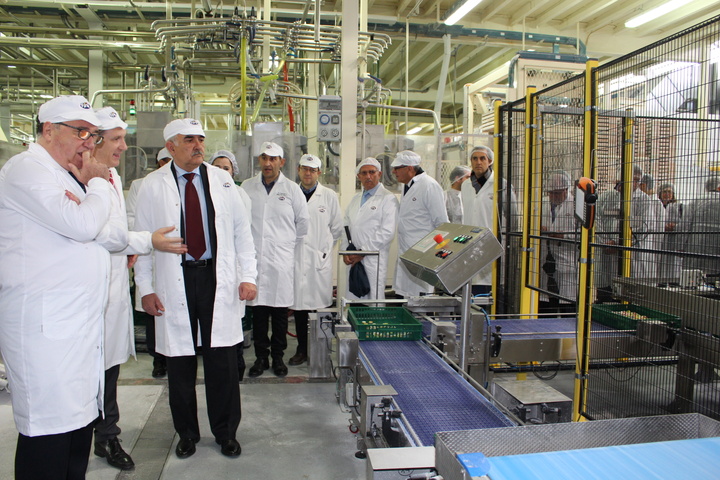 Garre visita la empresa Golosinas Fini 3