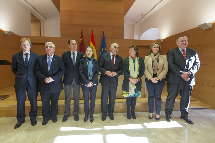 Garre y Pastor firman los acuerdos de la Comisión Bilateral con ayuntamientos