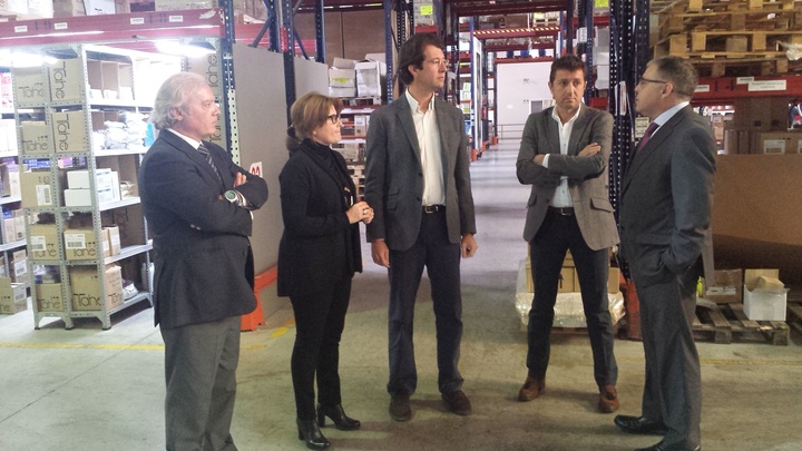 Juan Carlos Ruiz visita la empresa Tahe Productos Cosméticos