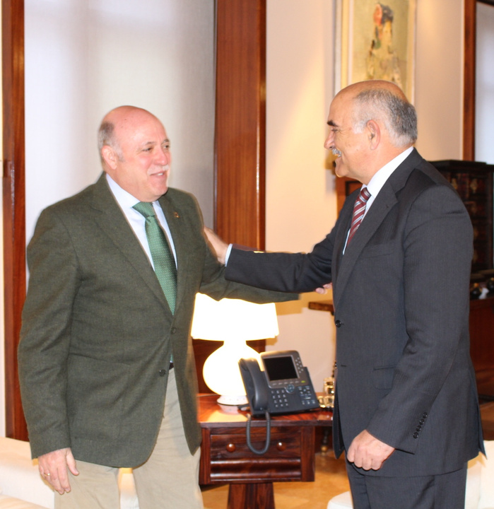 El jefe del Ejecutivo murciano, Alberto Garre, recibe al alcalde de Mula, José Iborra. II