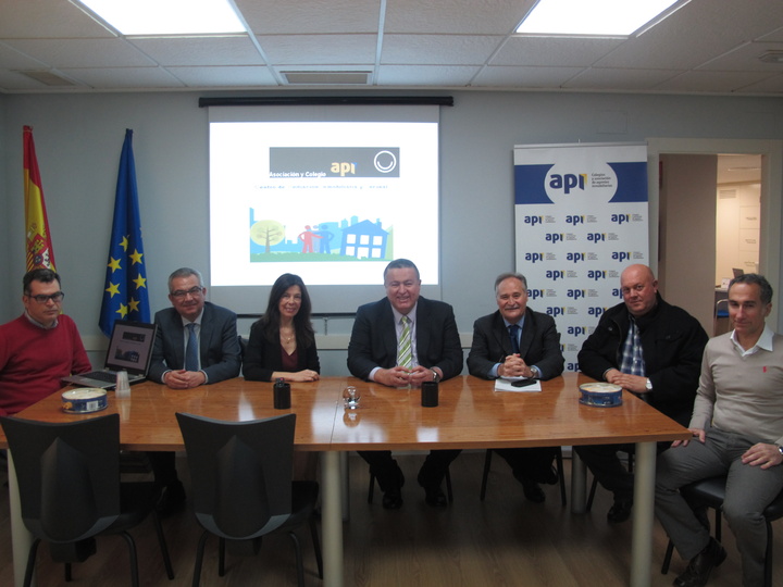 Bernabé obtuvo la implicación de los Agentes de la Propiedad Inmobiliaria en el frente contra los efectos injustos de los desahucios