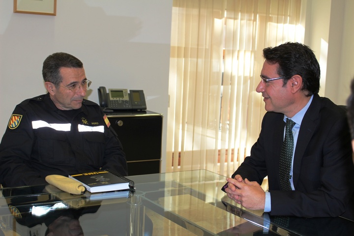 Reunión con el jefe de la Unidad Militar de Emergencias (1)