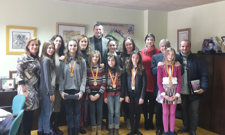 Equipo alevín de gimnasia rítmica del Club Cronos JM de Puente Tocinos