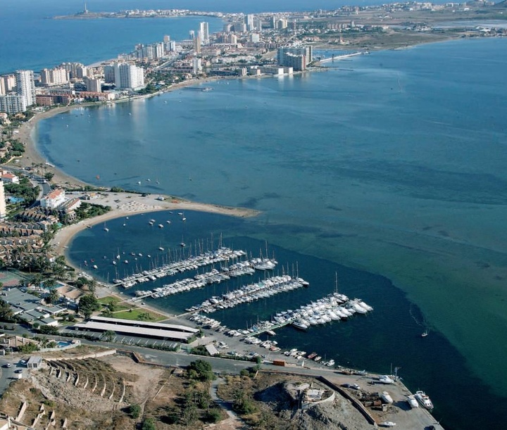 Puerto deportivo Dos Mares