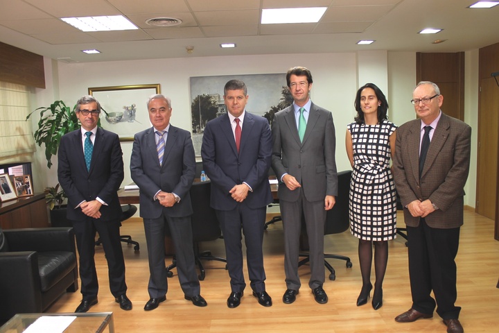 Juan Carlos Ruiz se reúne con responsables de Redexis Gas