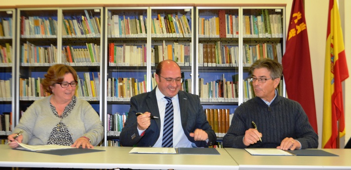 Educación firma sendos acuerdos con la Asociación Columbares y Copedeco