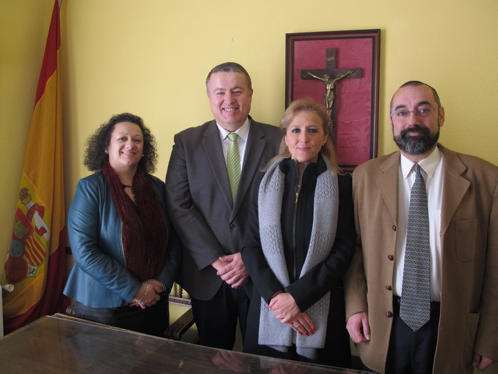 El consejero de Fomento y el Colegio de Procuradores de Lorca acordaron que los colegiados estará en el pacto contra los desahucios