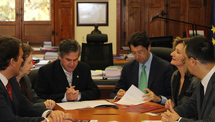 El consejero Juan Carlos Ruiz firma una carta de intenciones para colaborar en el Programa Científico del Centenario de la UMU