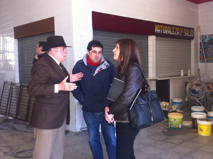 Ana Cobarro visita las obras remodelación plaza de abastos de Mula