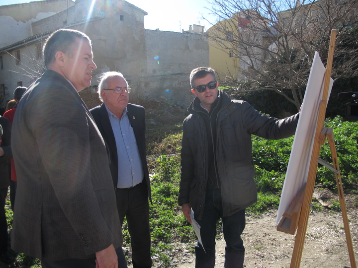 El consejero de Fomento, Francisco Bernabé, acompañado del alcalde de Caravaca, ha conocido el proyecto de urbanización Europan