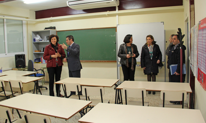 Visita a las instalaciones para educación de adultos de Puerto Lumbreras