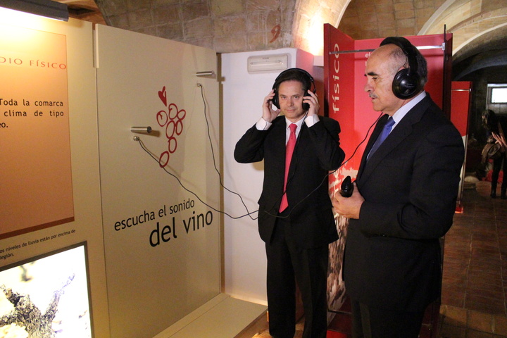 El presidente Garre visita el Museo del Vino de Bullas (1)