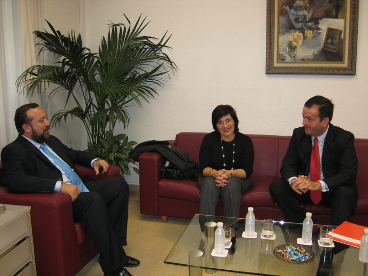 Entrevista del consejero de Presidencia con la alcaldesa de Pliego, Isabel Toledo