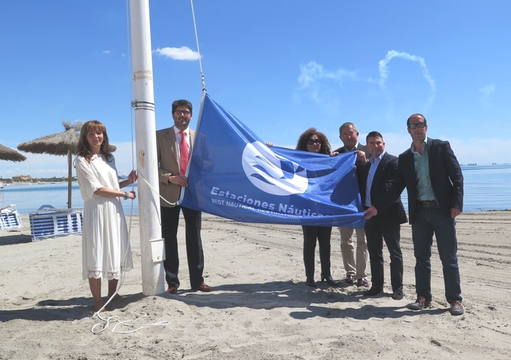 Izado de la 'Bandera Estación Náutica' para el destino Mar Menor