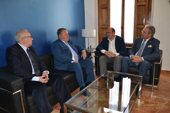 Pedro Antonio Sánchez se reúne con el presidente de la Real Federación Taurina de España