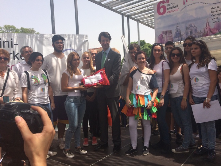 Entrega Premio Minimarket al 'Mejor diseño del punto de venta' en la modalidad EJE