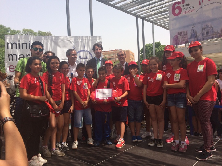 Entrega Pemio Minimarket al 'Mejor diseño del punto de venta' en la modalidad EME