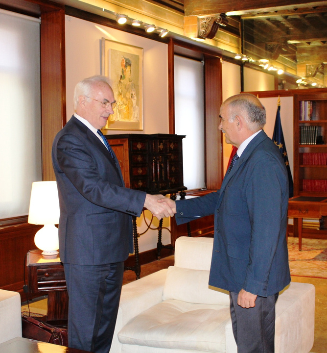 El presidente Garre recibe al embajador de Letonia en España