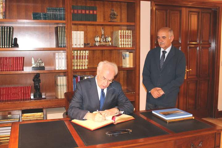 El presidente Garre recibe al embajador de Letonia en España. II