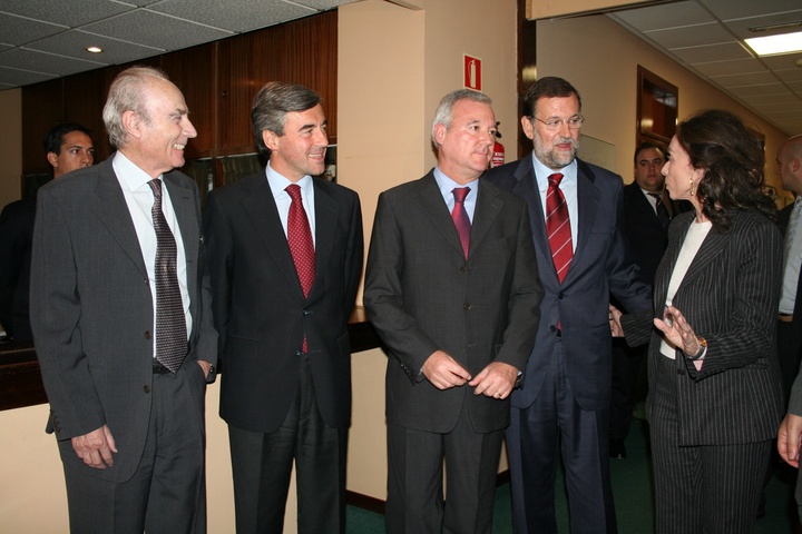 Conferencia del presidente de la Comunidad en el Club Siglo XXI (2)