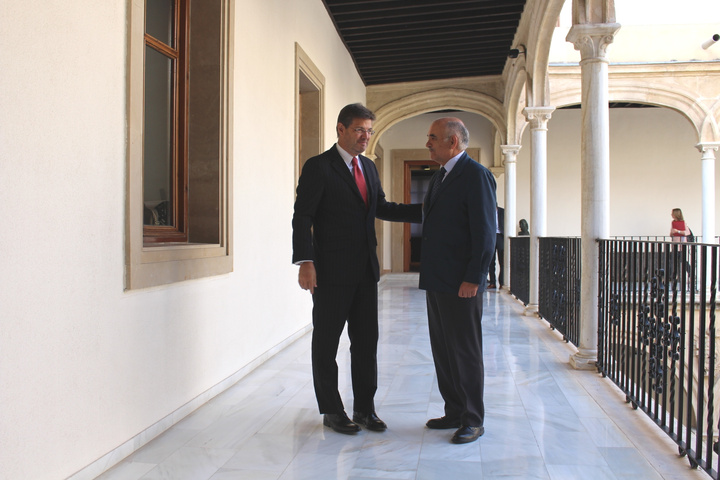 El presidente Garre recibe al ministro de Justicia, Rafael Catalá. III