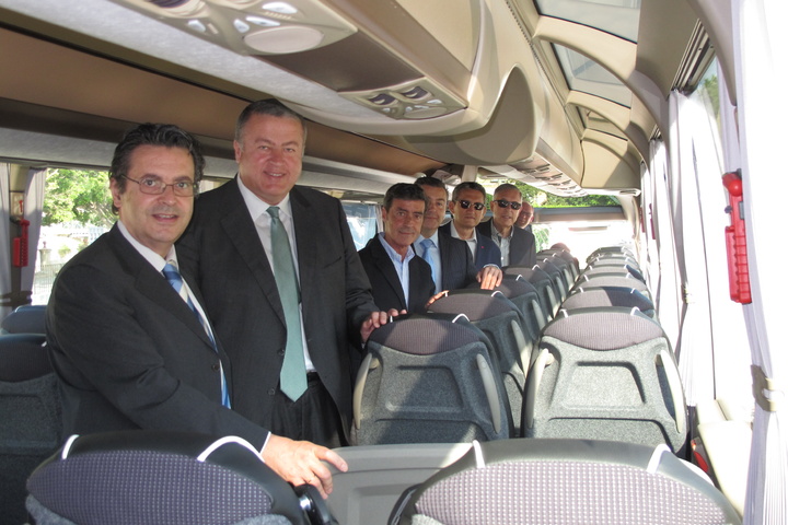 Presentación de los nuevos autobuses de LAT