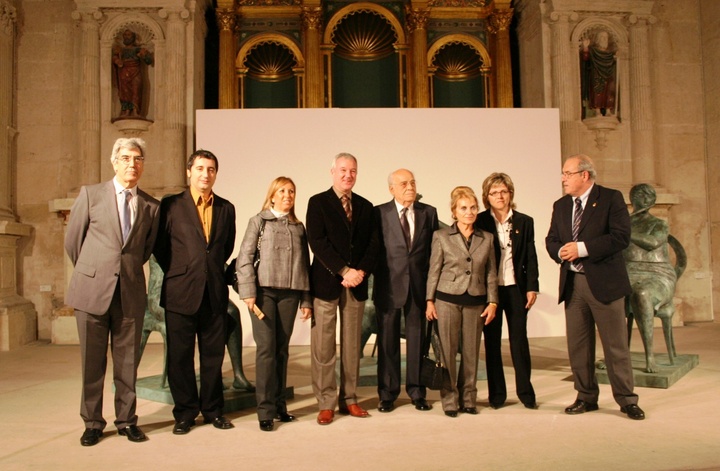 El jefe del Gobierno regional, Ramón Luis Valcárcel, presidió la inauguración de la exposición 'Hacia un nuevo clasicismo' del escultor José Carrilero