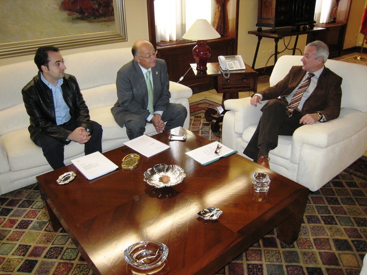 El presidente de la Comunidad Autónoma, Ramón Luis Valcárcel, recibió al alcalde de Cieza, Antonio Tamayo