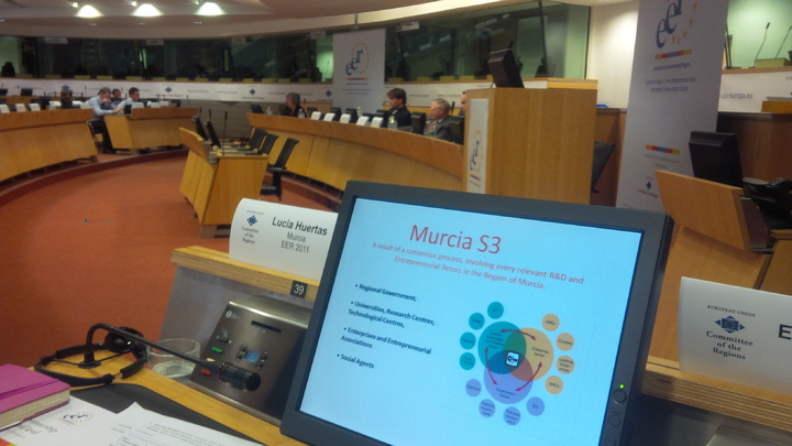 El Info muestra en Bruselas el éxito obtenido con 'Municipio Emprendedor' y 'Cheque Tic'