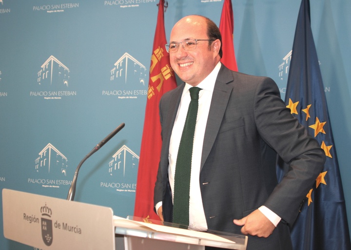 El presidente de la Comunidad durante su intervención en rueda prensa para comunicar la composición del nuevo Ejecutivo regional