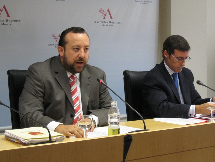 Rueda de prensa, tras la comparecencia en la Asamblea del consejero de Presidencia para la presentación de los Presupuestos