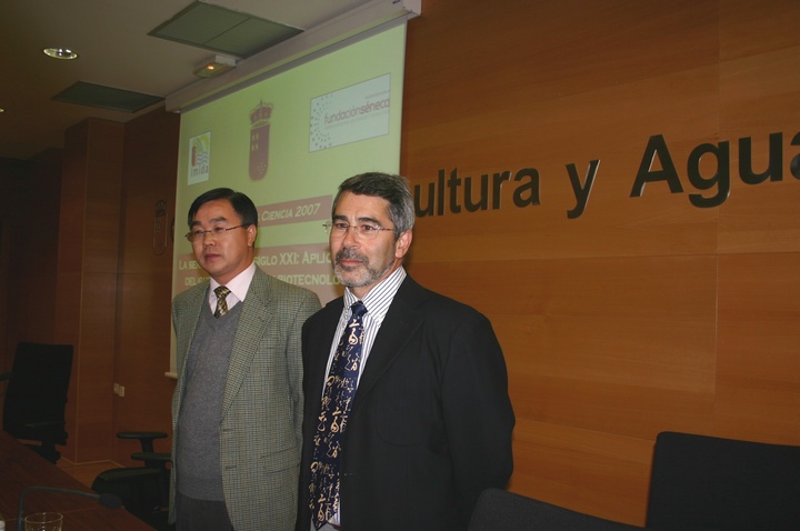Conferencia "La Sericicultura del siglo XXI: Aplicaciones del gusano de seda en biotecnología y biomedicina"