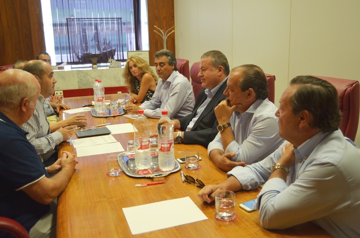 El consejero Francisco Bernabé se reúne con el Comité Ejecutivo de la Cámara de Comercio de Cartagena