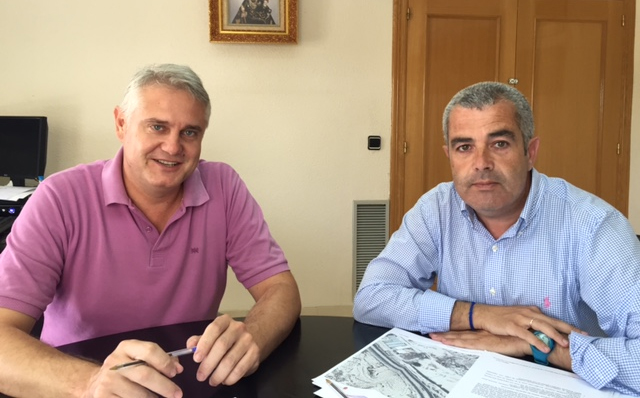 Reunión entre el director de la Entidad de Saneamiento y Depuración de Aguas Residuales de la Región de Murcia y el alcalde de Albudeite