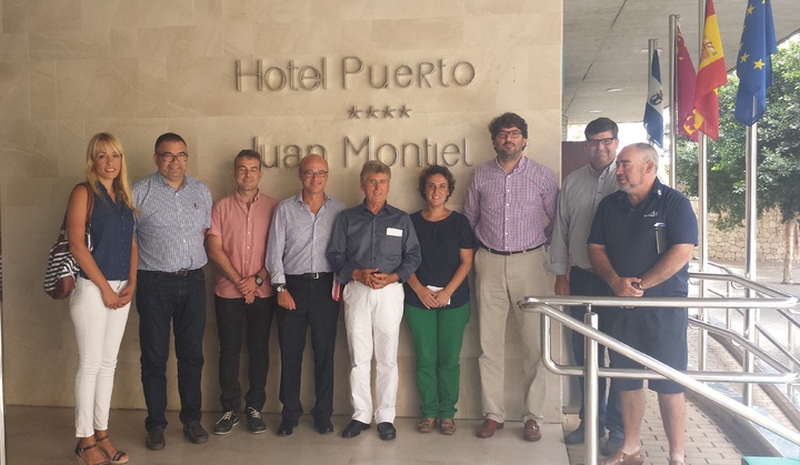 Juan Hernández se reúne con empresarios turísticos de Águilas