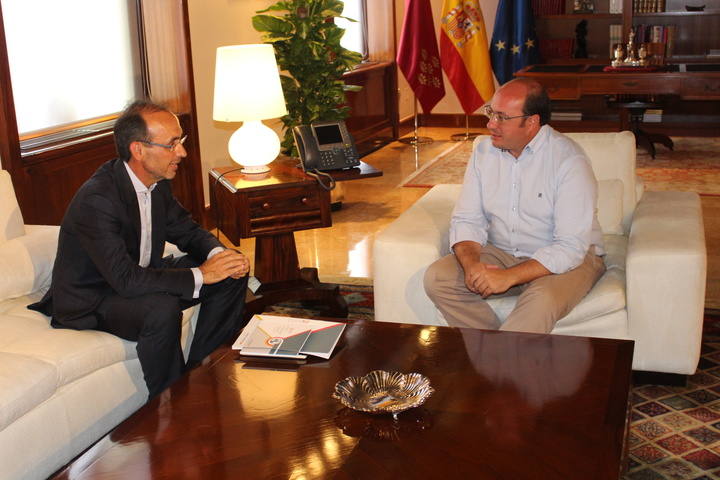 El jefe del Ejecutivo regional recibe al presidente de Cofides